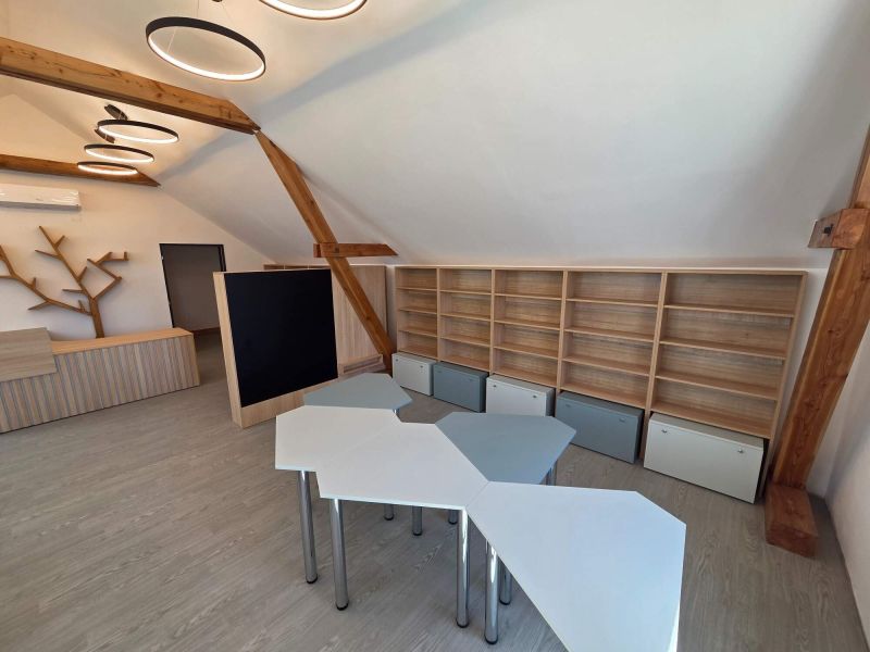 Městská knihovna Skuhrov detail 3